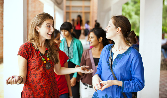 British Council, organizacja reprezentująca Zjednoczone Królestwo Wielkiej Brytanii i Irlandii Północnej w zakresie współpracy kulturalnej i edukacyjnej, z okazji swojego 90-lecia, prezentuje English Landuage Revolution, czyli zbiór 90 angielskich słów, zdefiniowanych w 9 minionych dekadach.