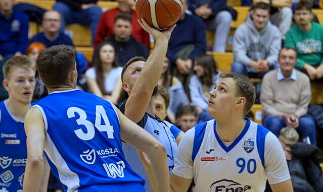 MKKS Żak Koszalin pojechał do domu z cennymi dwoma oczkami po zwycięstwie nad Enea Basket Poznań 88:86.