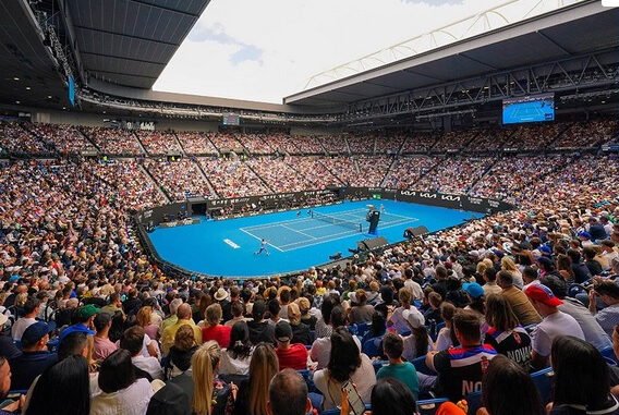 Iga Świątek awansowała do kolejnej rundy Australian Open, w której zmierzy się Brytyjką Emmą Raducanu.