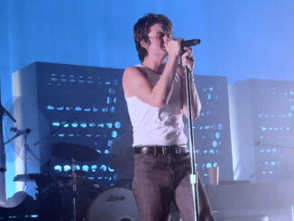 Koncert Djo w warszawskim klubie Progresja okazał się świetnym wydarzeniem - zarówno dla fanów jego alternatywnych brzmień, jak i wielbicieli serialu.