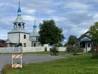 Tymczasem na Alasce słychać również oddźwięk ze strony lokalnej Cerkwi prawosławnej, która ogłosiła tydzień modlitwy o pokój w Ukrainie i Rosji.
