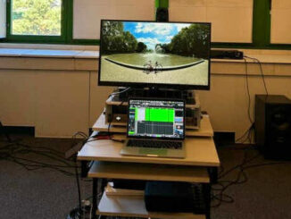 Uczestnicy wydarzenia wsłuchiwali się w dźwięki codziennego życia poznańskich zabytków.