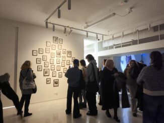 Wernisaż dwóch wystaw w poznańskiej Galerii Miejskiej Arsenał cieszył się dużym zainteresowaniem.