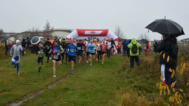 Obraz zawierający trawa, na wolnym powietrzu, niebo, osoba
Zawartość wygenerowana przez AI może być niepoprawna.