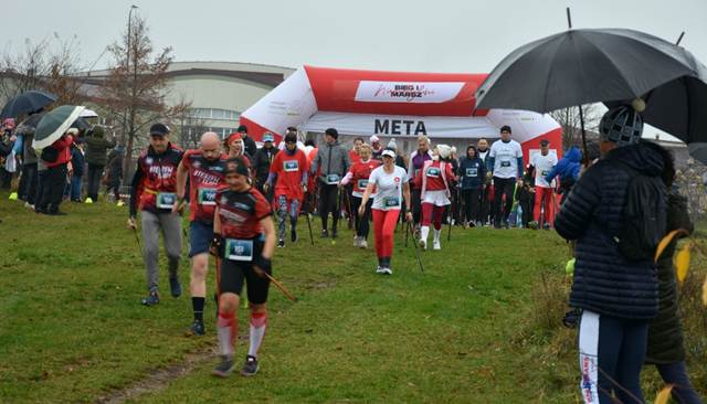 Obraz zawierający na wolnym powietrzu, trawa, osoba, niebo
Zawartość wygenerowana przez AI może być niepoprawna.