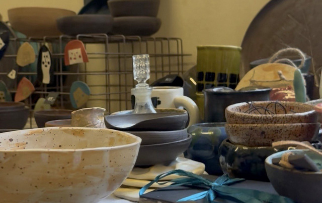 Obraz zawierający w pomieszczeniu, ceramika, Miska, porcelana
Zawartość wygenerowana przez AI może być niepoprawna.