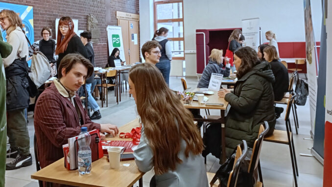 13 stycznia 2026 na Kampusie Ogrody odbył się pierwszy w tym roku, a zarazem kolejny na przełomie lat, Dzień z Biurem Karier im. Adama Mickiewicza.