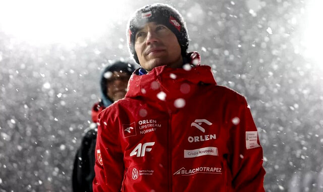 Kamil Stoch został pożegnany jak na legendę przystało: ogromną owacją na stojąco, z tysiącami kibiców skandujących jego nazwisko.