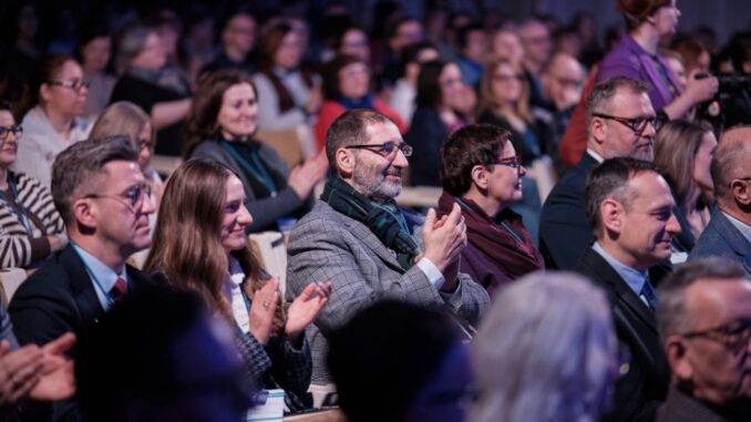 W majestatycznych scenerii Auli Uniwersytetu im. Adama Mickiewicza zainaugurowano wczoraj VI Forum Administracji.