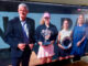 Finalistki Roland Garros 2026 z trofeami.