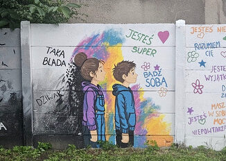 Mural na ogrodzeniu przy Kościańskim Ośrodku Kultury.