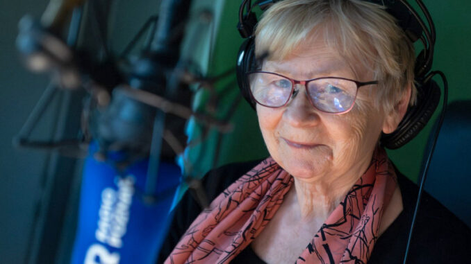 Grażyna Wrońska - dziennikarka radiowa od 60 lat.