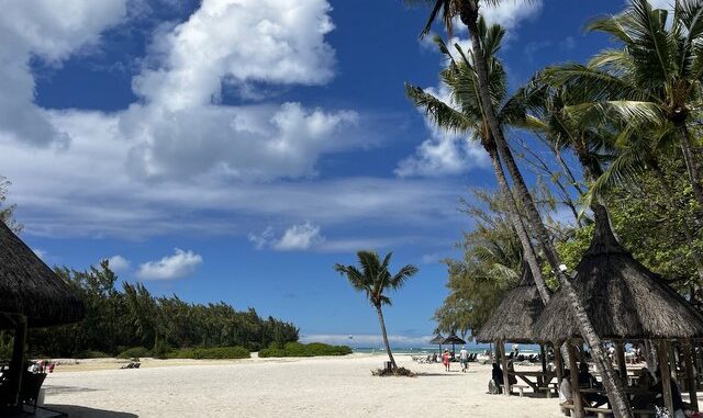 Plaża na rajskiej wyspie Mauritius.
